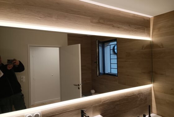 installation miroir lumineux par votre miroiterie à Nîmes