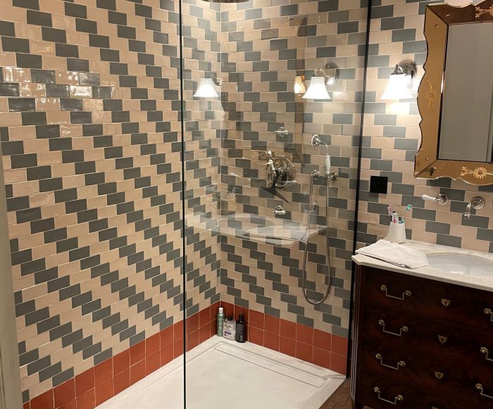 Miroiterie Gardoise se charge de l’installation de parois de douche en verre
