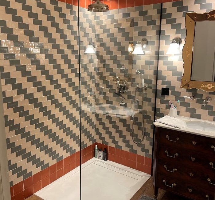 Miroiterie Gardoise se charge de l’installation de parois de douche en verre