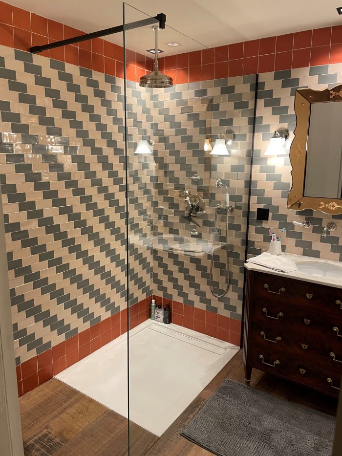 Miroiterie Gardoise se charge de l’installation de parois de douche en verre