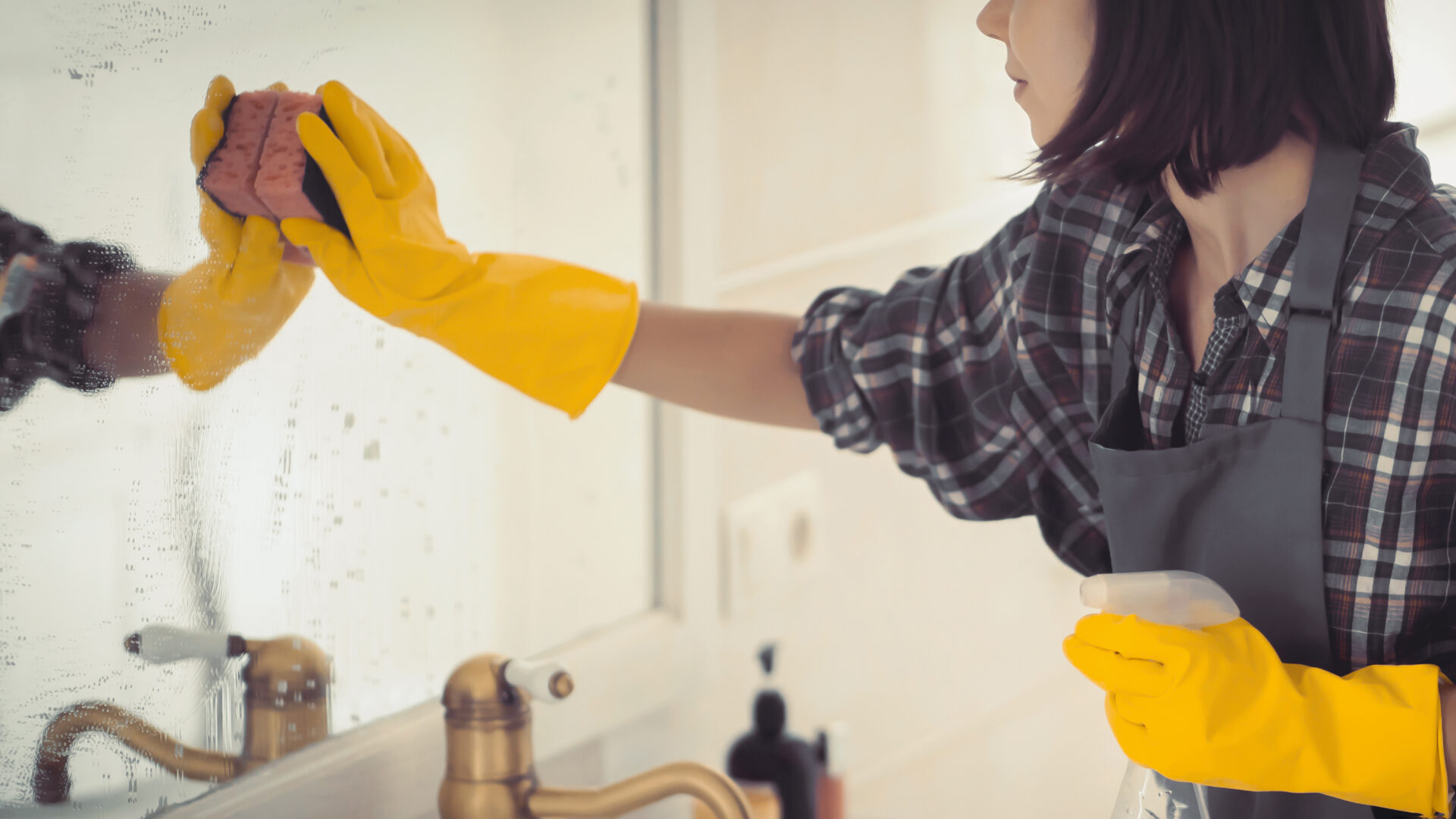 Nettoyage miroir - Miroiterie Nîmes